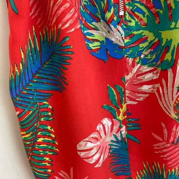 I’m in Love with Derek Red Tropical Print Tank - Picture 4 of 4